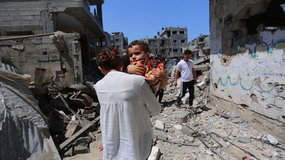 „Budí nás exploze otřásající domy,“ popisuje lékař z Gazy